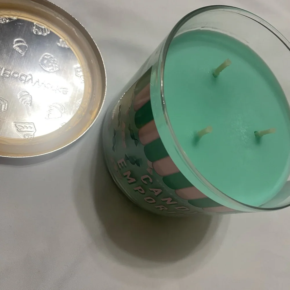 Bath and body works 3 wick candle - Picture 3 of 3